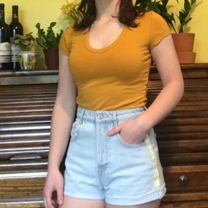 ⭐️3 for $15⭐️ Mustard v-neck